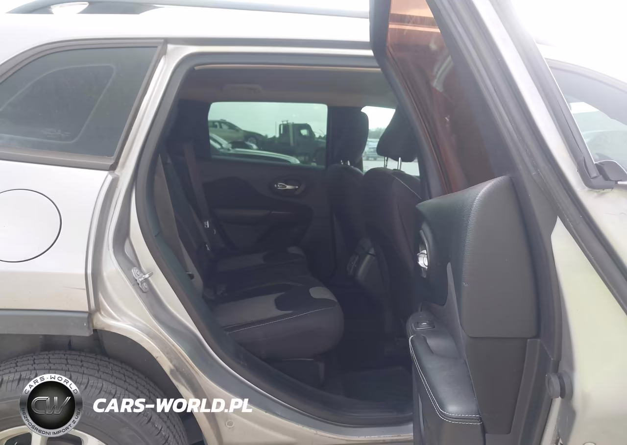 2015 Jeep Cherokee Sport VIN:1C4PJLAB5FW684000 - 8