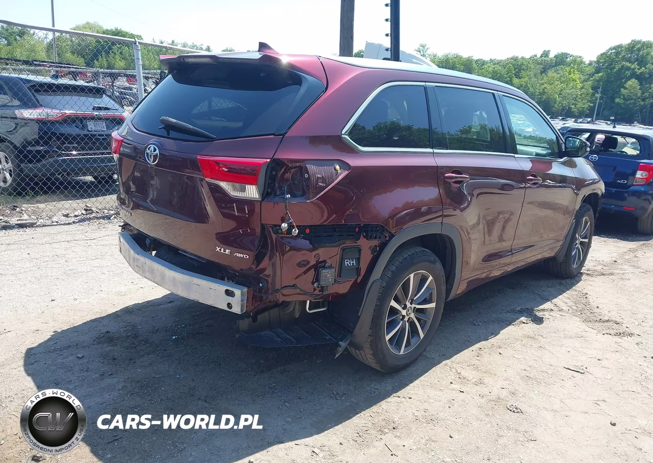 2018 Toyota Highlander Xle VIN:5TDJZRFH3JS809065 - 4