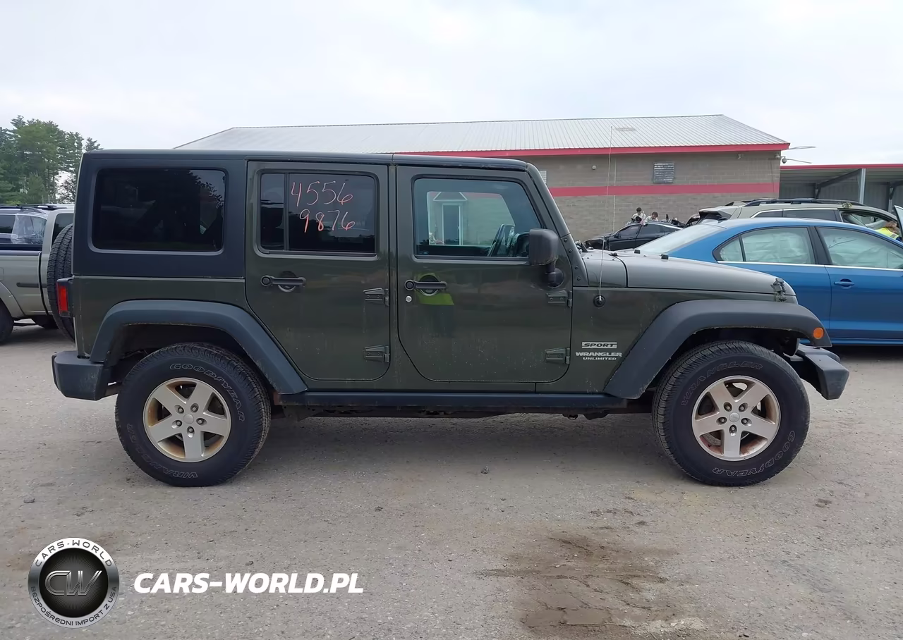 2015 Jeep Wrangler Unlimited Sport VIN:1C4BJWDG2FL768103 - 13