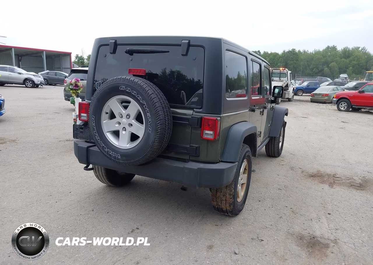 2015 Jeep Wrangler Unlimited Sport VIN:1C4BJWDG2FL768103 - 4