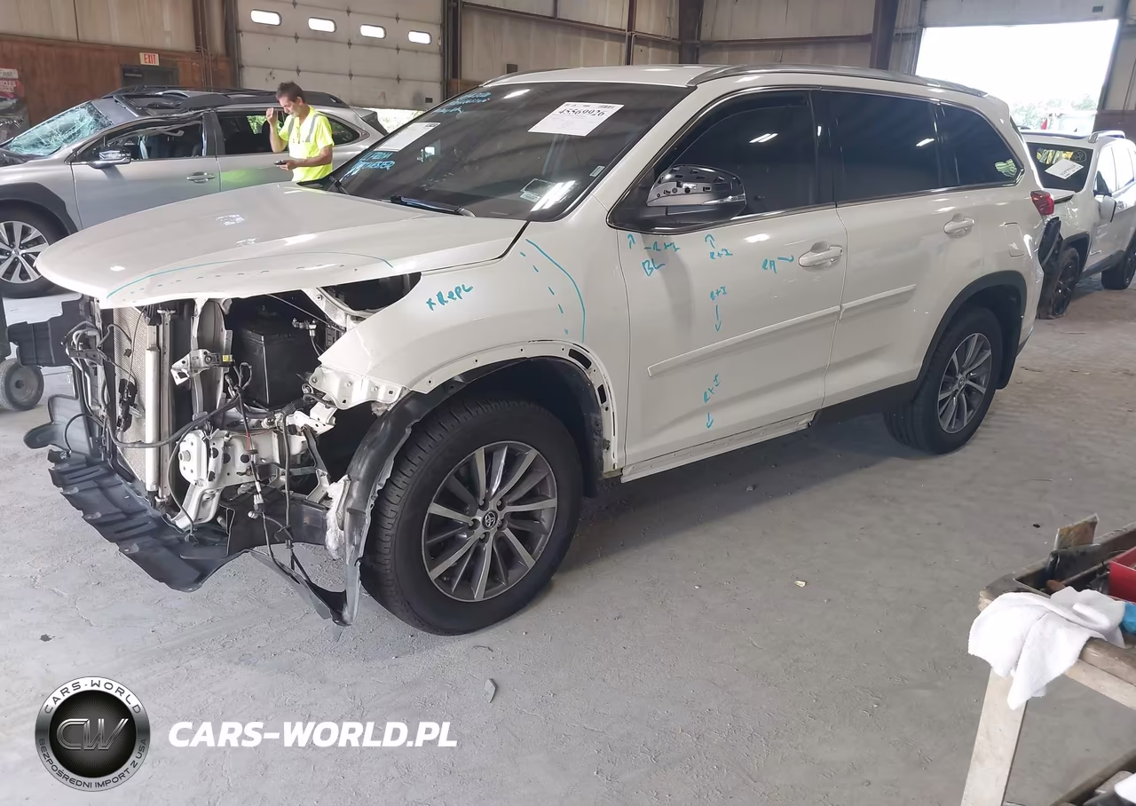 2019 Toyota Highlander Xle VIN:5TDJZRFH1KS937306 - 2