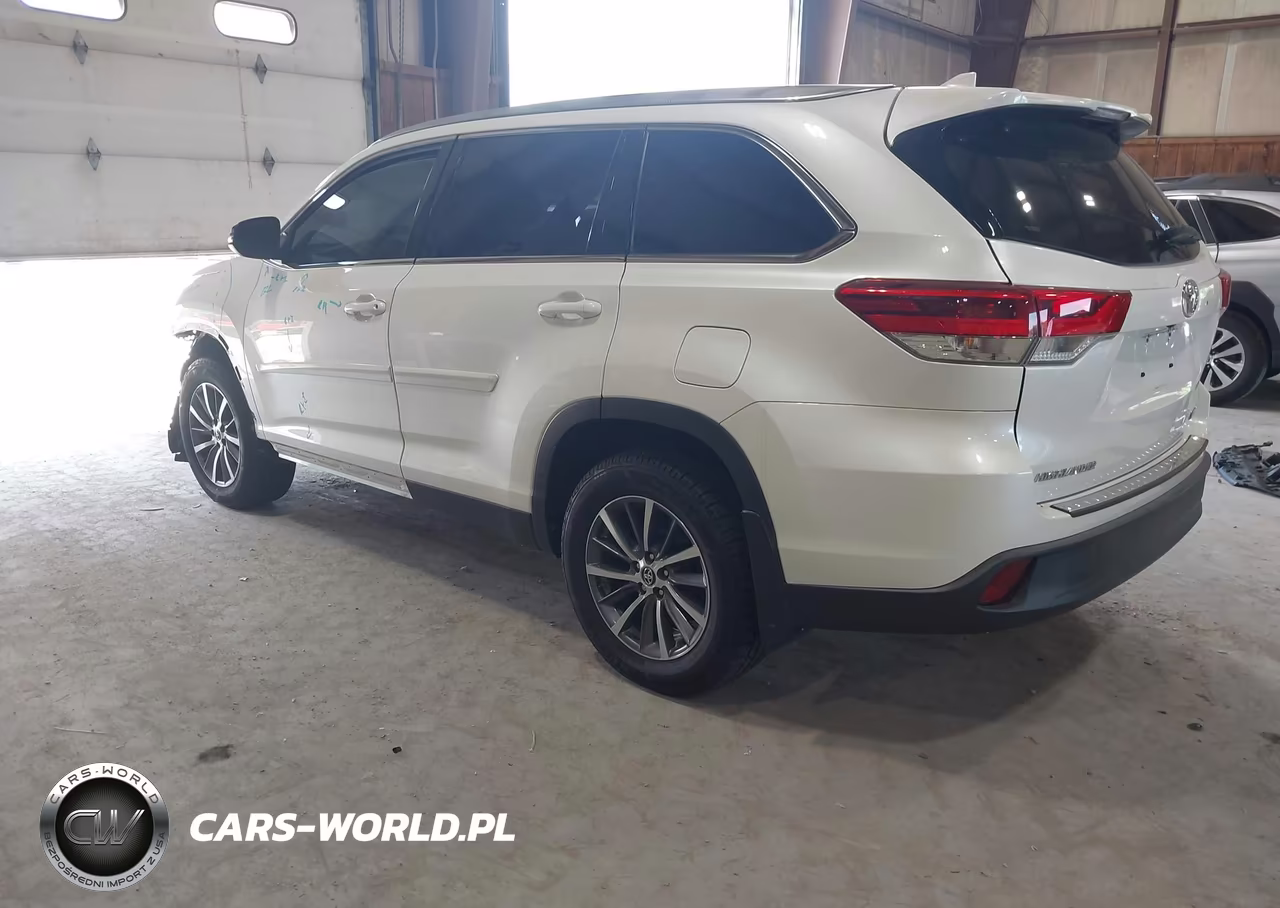 2019 Toyota Highlander Xle VIN:5TDJZRFH1KS937306 - 3