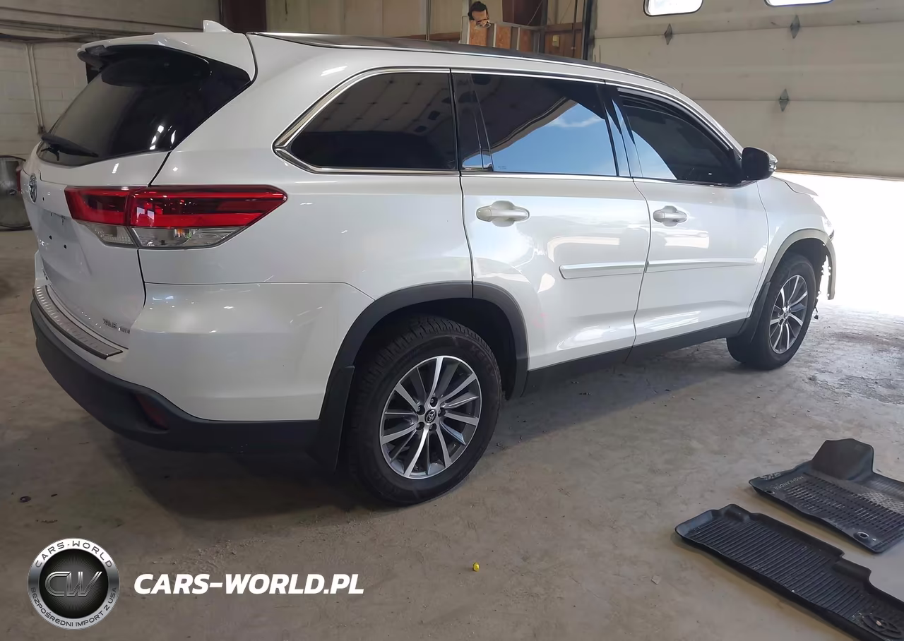 2019 Toyota Highlander Xle VIN:5TDJZRFH1KS937306 - 4