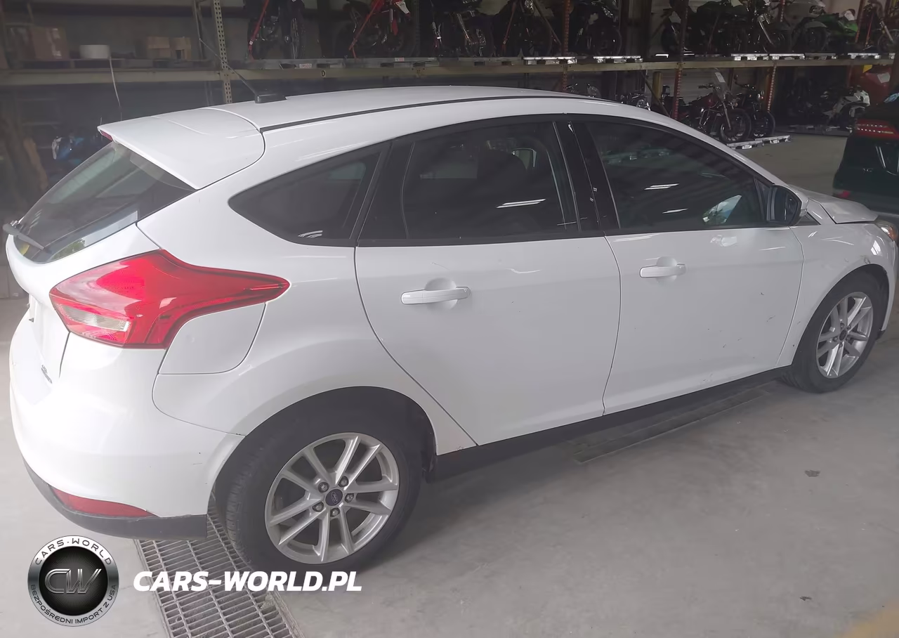 2015 Ford Focus VIN:1FADP3K25FL295056 - 4