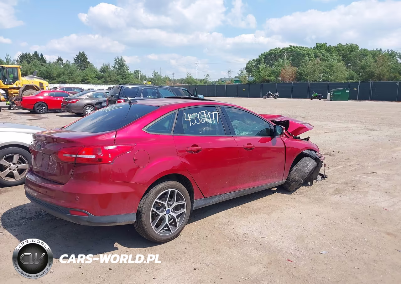 2017 Ford Focus Sel VIN:1FADP3H22HL341016 - 4