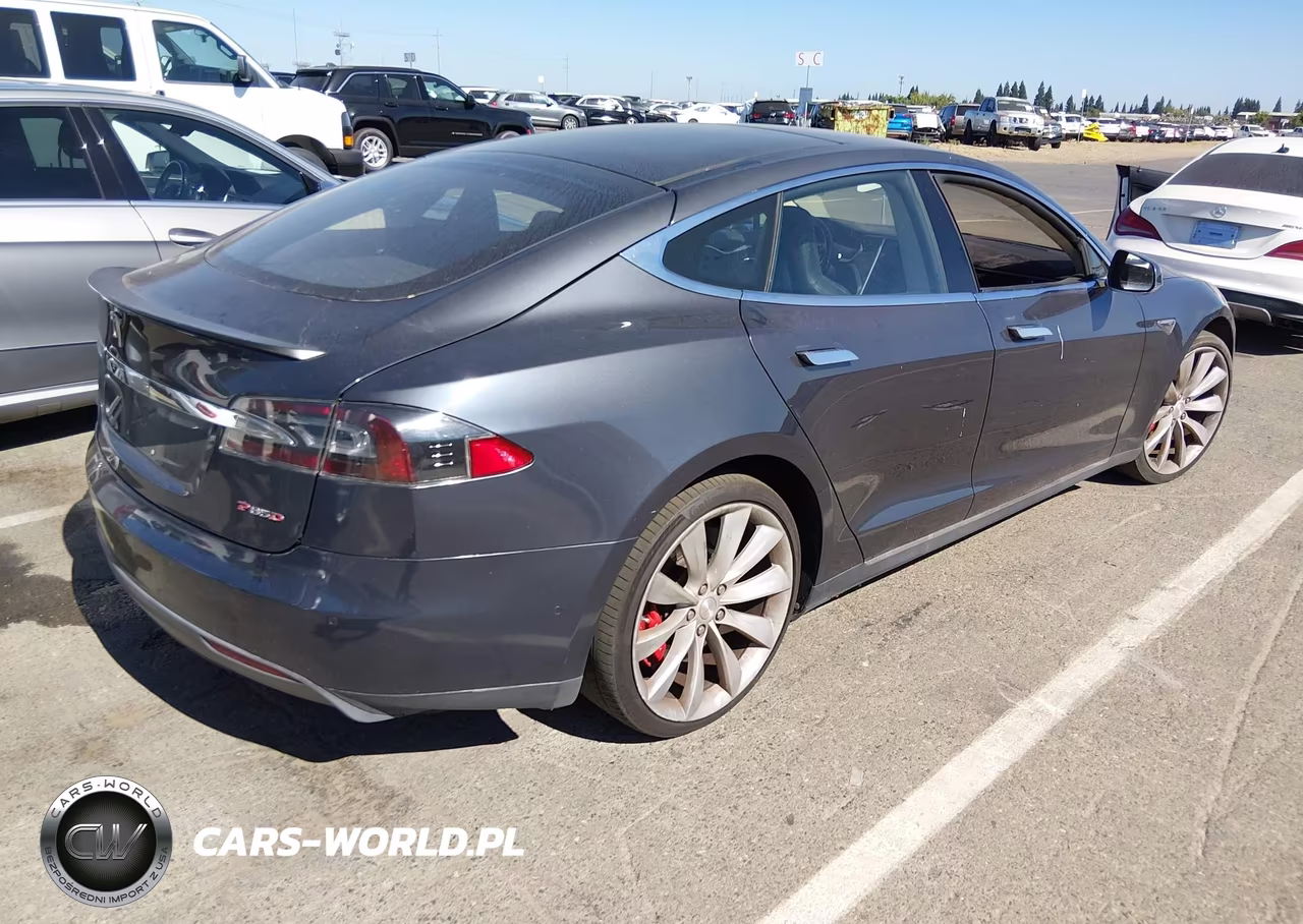 2015 Tesla Model S 85D-P85D VIN:5YJSA1H47FF083990 - 4