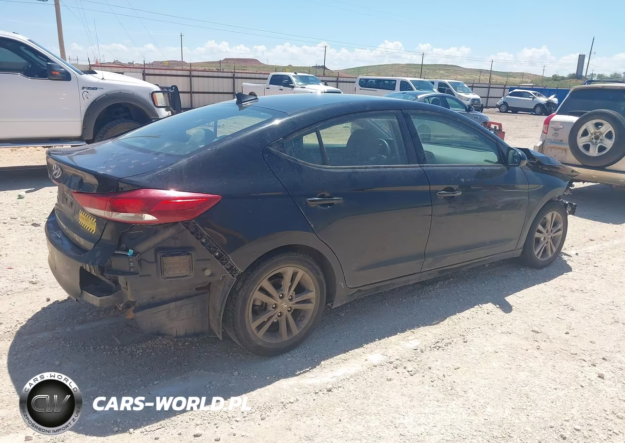 2018 Hyundai Elantra Sel VIN:5NPD84LF8JH324979 - 4