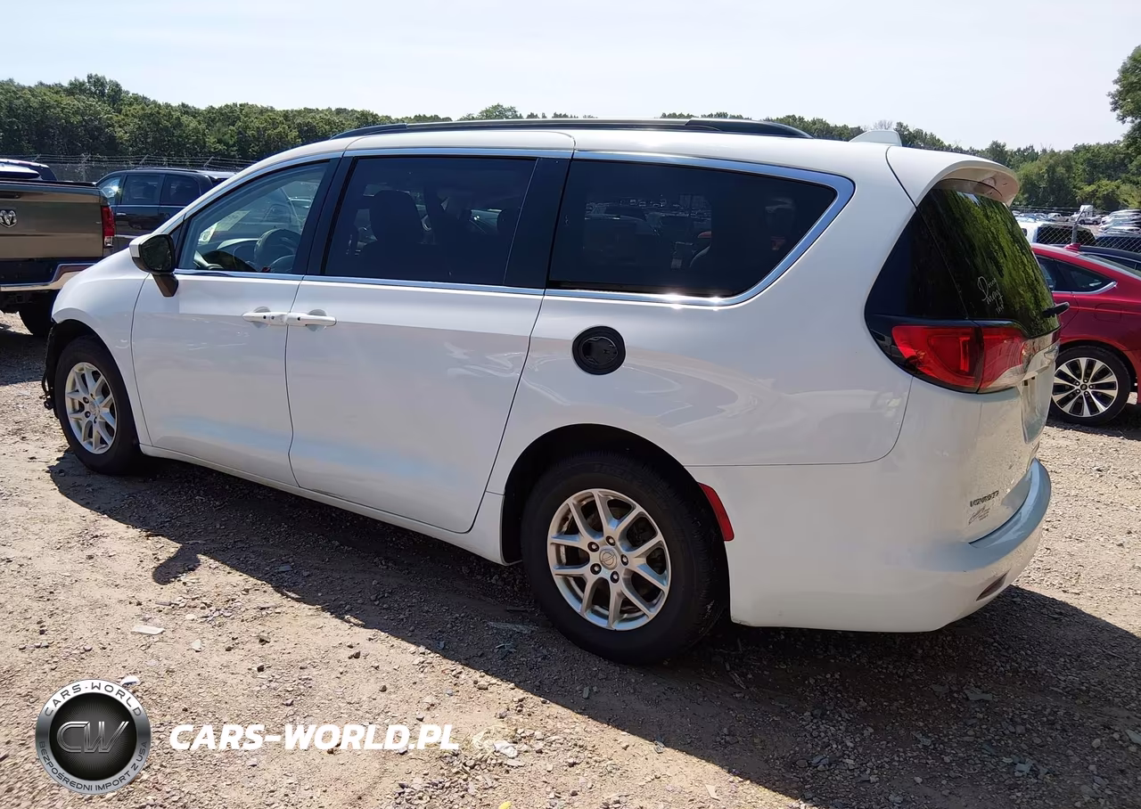 2020 Chrysler Voyager Lxi VIN:2C4RC1DG2LR261281 - 3