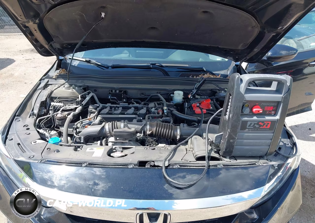 2018 Honda Accord Touring VIN:1HGCV1F96JA149052 - 10