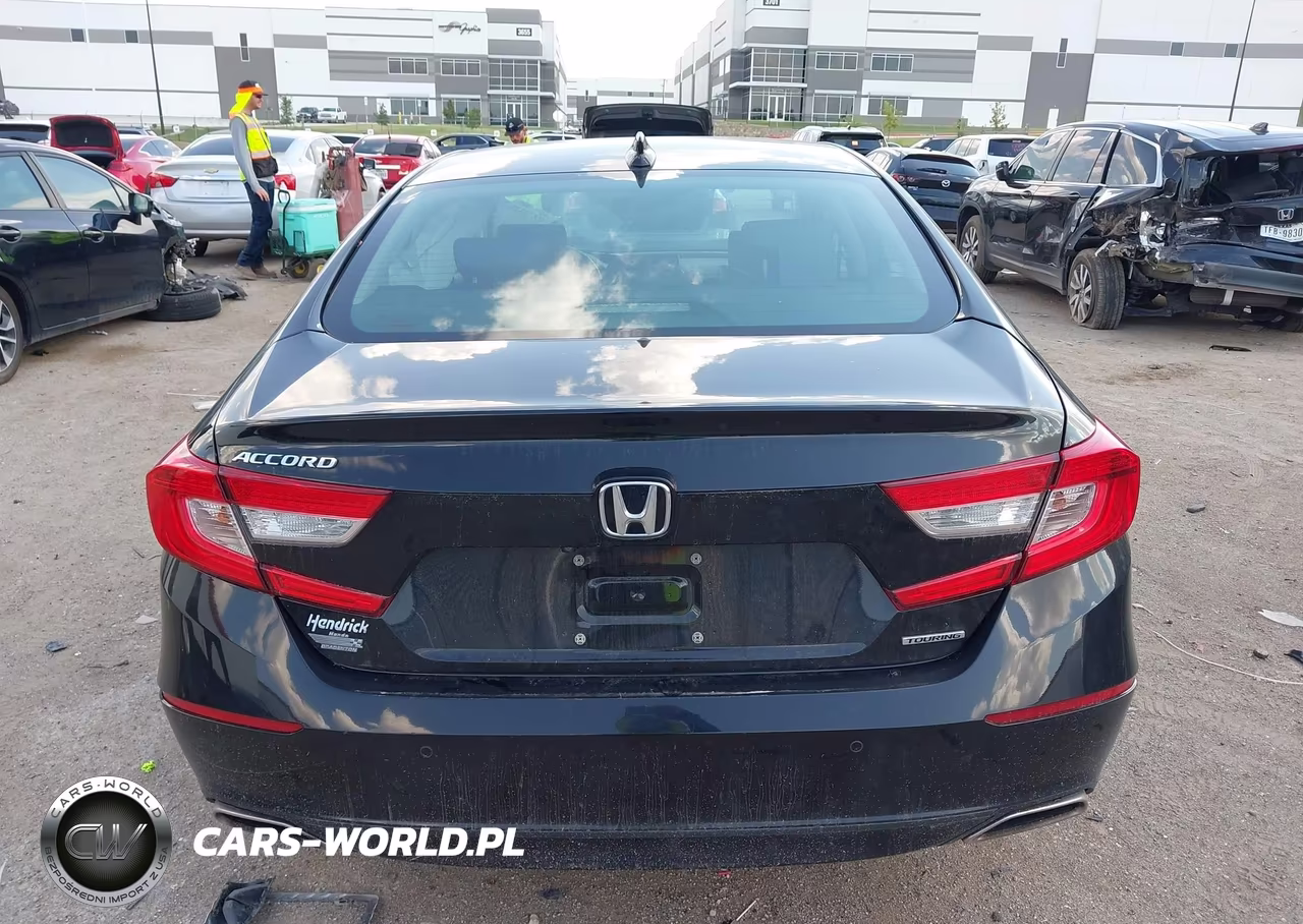 2018 Honda Accord Touring VIN:1HGCV1F96JA149052 - 16