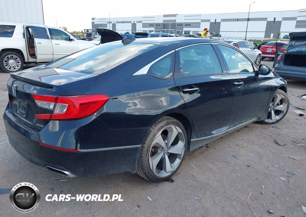 2018 Honda Accord Touring VIN:1HGCV1F96JA149052 - 4