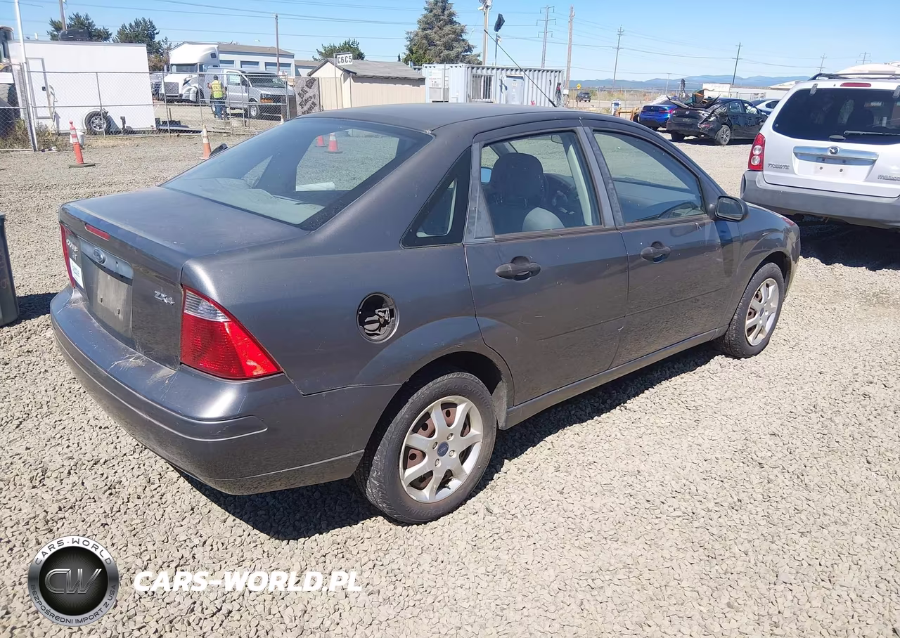 2005 Ford Focus Zx4 VIN:1FAFP34N75W234840 - 4