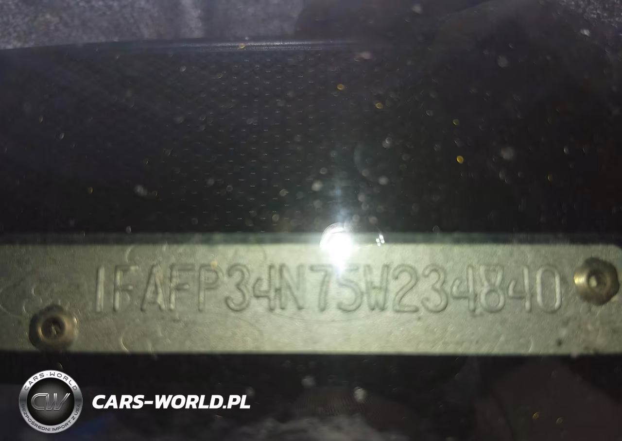 2005 Ford Focus Zx4 VIN:1FAFP34N75W234840 - 9