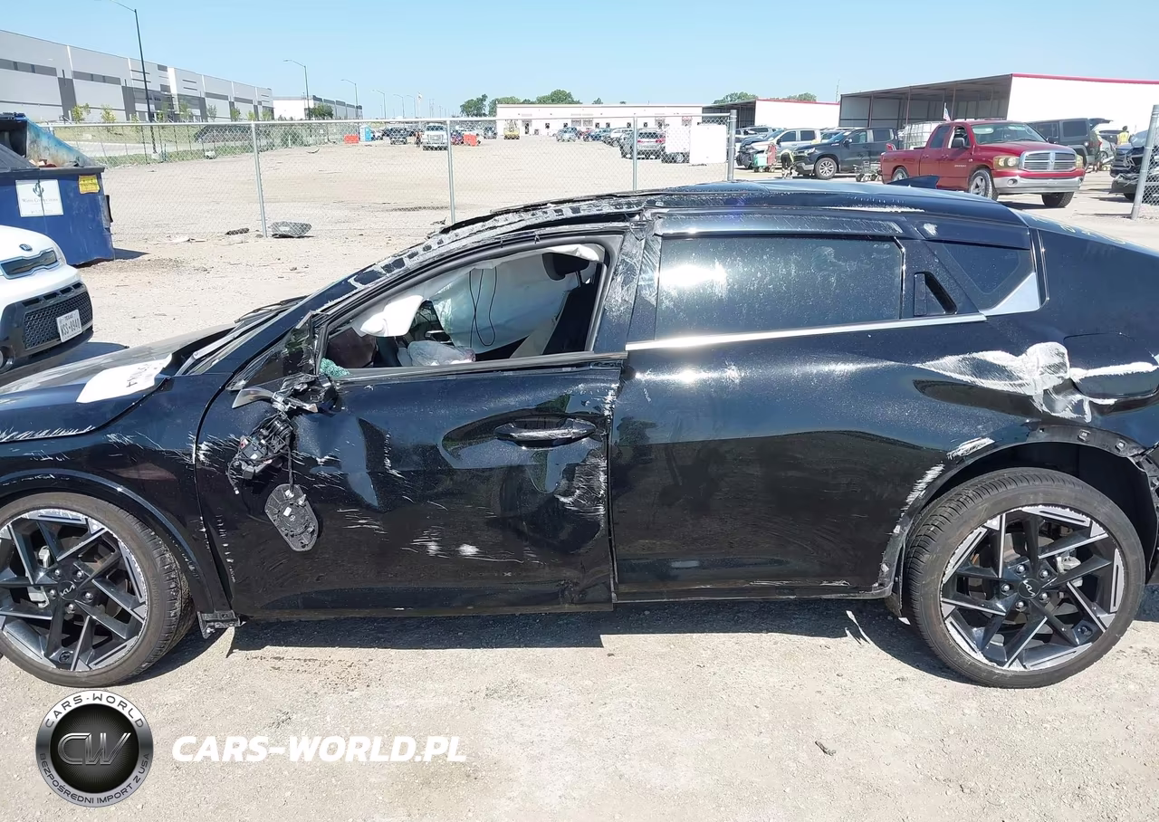 2025 Kia K4 Gt-Line VIN:3KPFW4DE8SE205694 - 13