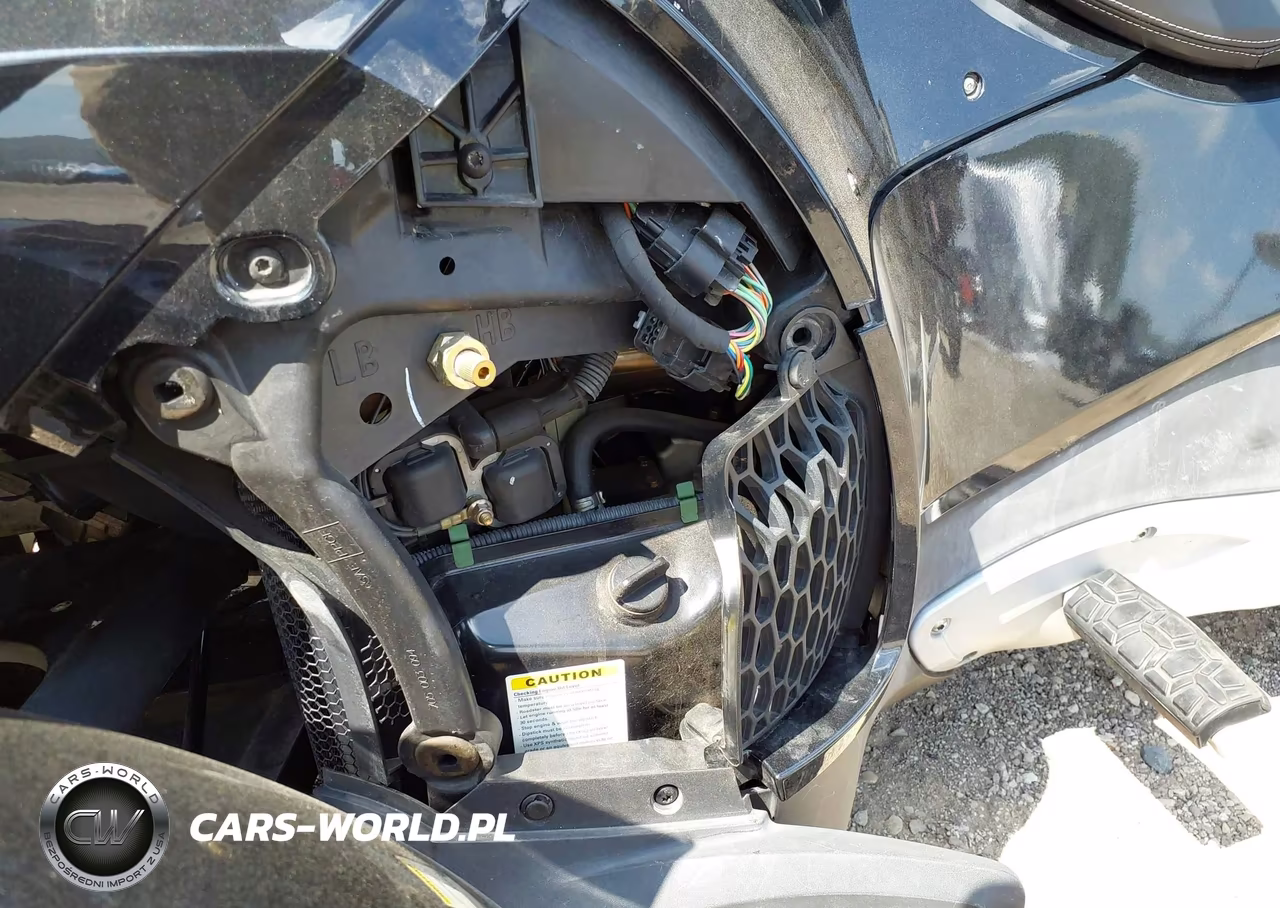 2011 Can-Am Spyder Roadster Rt VIN:2BXJBLC1XBV000012 - 9