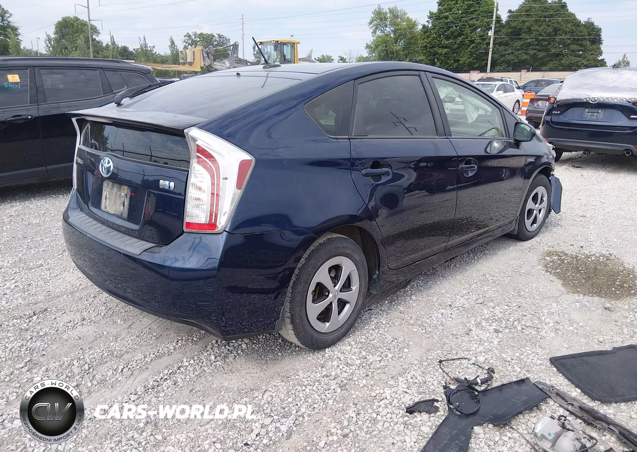 2015 Toyota Prius Three VIN:JTDKN3DUXF1886565 - 4
