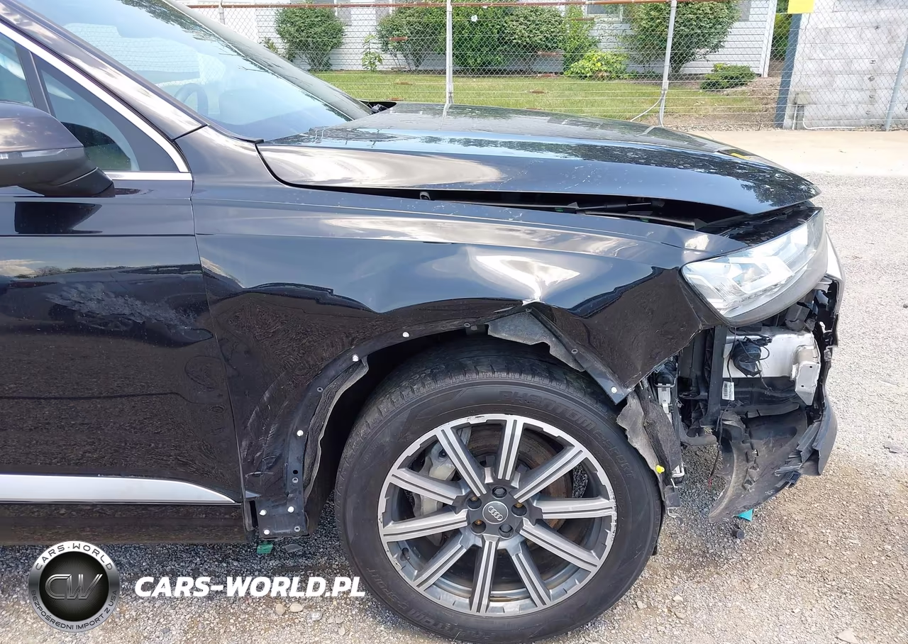 2017 Audi Q7 3.0T Premium VIN:WA1LAAF7XHD013695 - 18