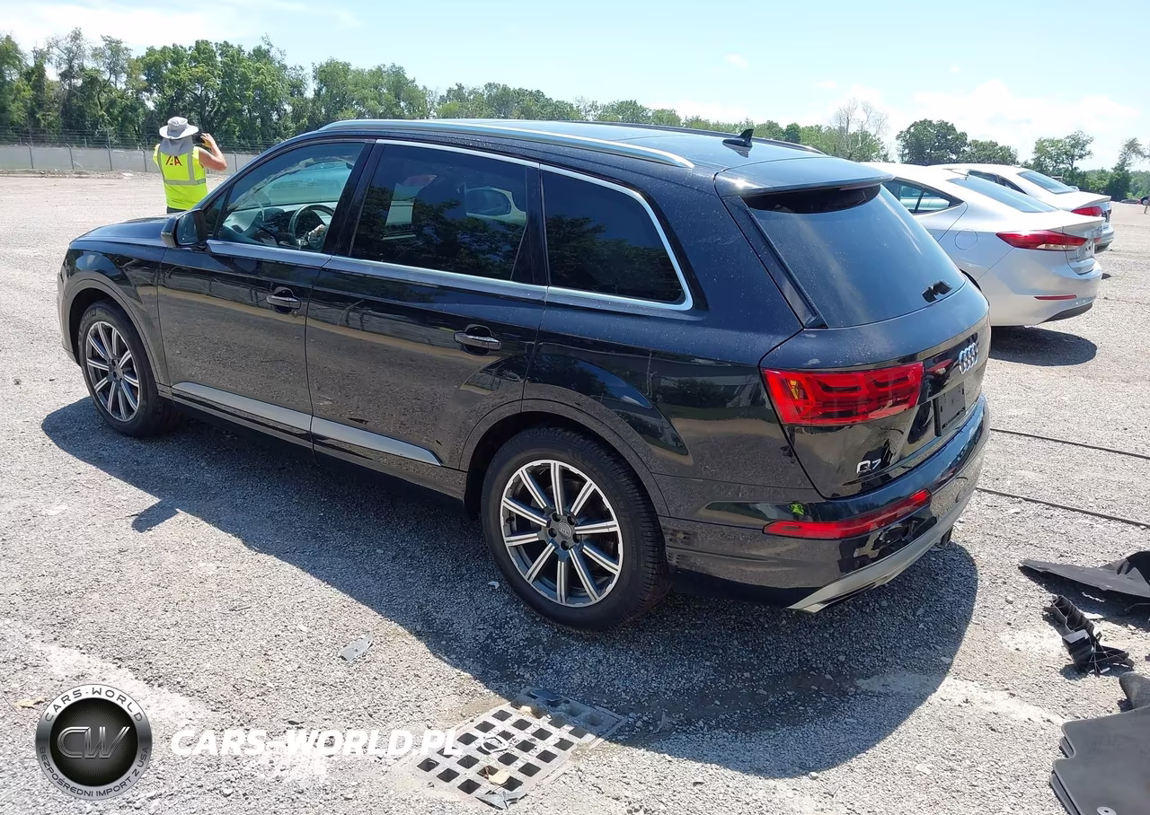 2017 Audi Q7 3.0T Premium VIN:WA1LAAF7XHD013695 - 3