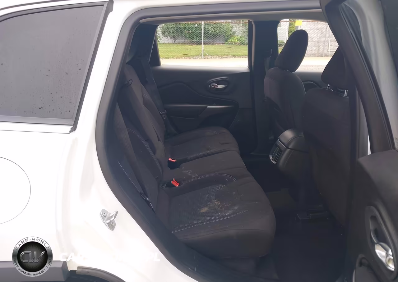 2019 Jeep Cherokee Latitude Fwd VIN:1C4PJLCB0KD444226 - 8
