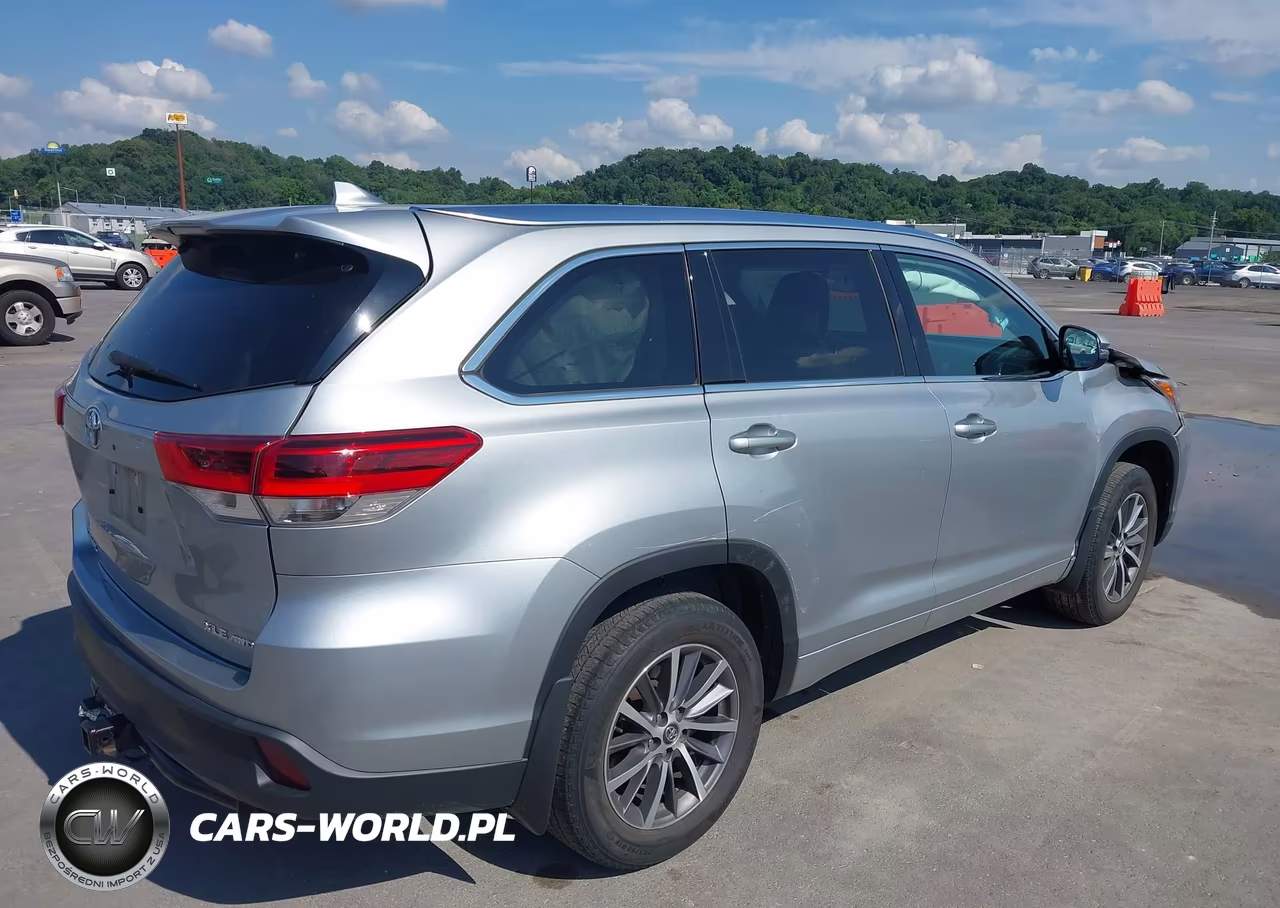 2017 Toyota Highlander Xle VIN:5TDJZRFH5HS467614 - 4