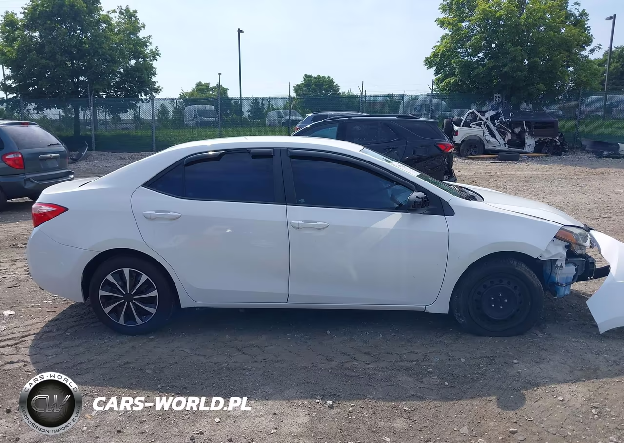 2017 Toyota Corolla Le VIN:5YFBURHE7HP703954 - 12