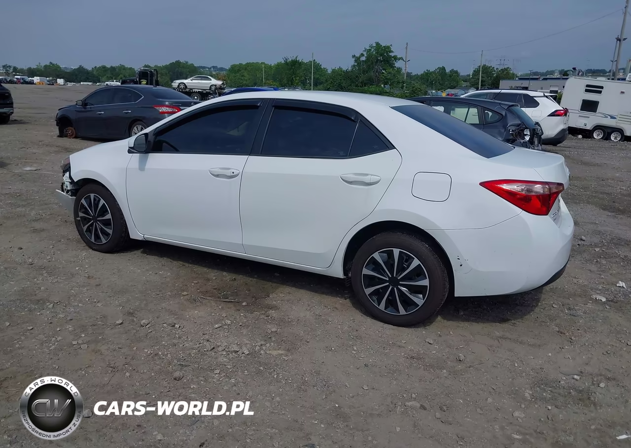2017 Toyota Corolla Le VIN:5YFBURHE7HP703954 - 3