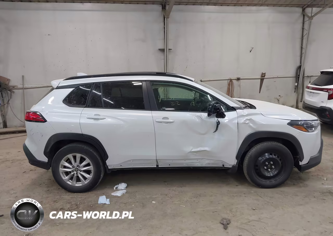 2022 Toyota Corolla Cross Le VIN:7MUCAABG0NV006983 - 13