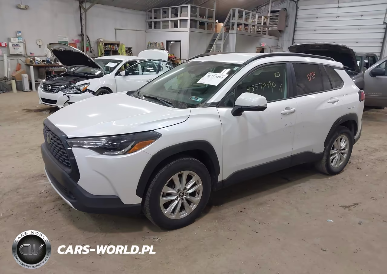 2022 Toyota Corolla Cross Le VIN:7MUCAABG0NV006983 - 2
