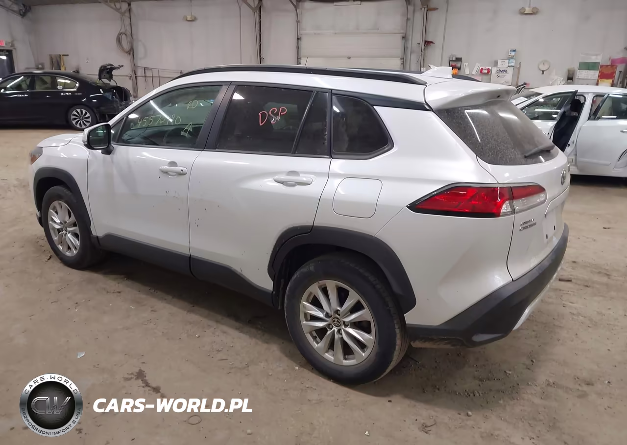 2022 Toyota Corolla Cross Le VIN:7MUCAABG0NV006983 - 3