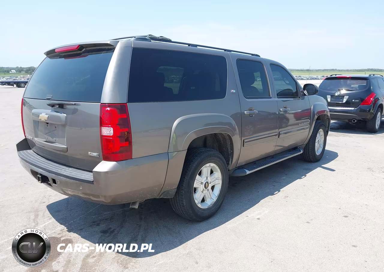2011 Chevrolet Suburban Lt VIN:1GNSKJE32BR285737 - 4