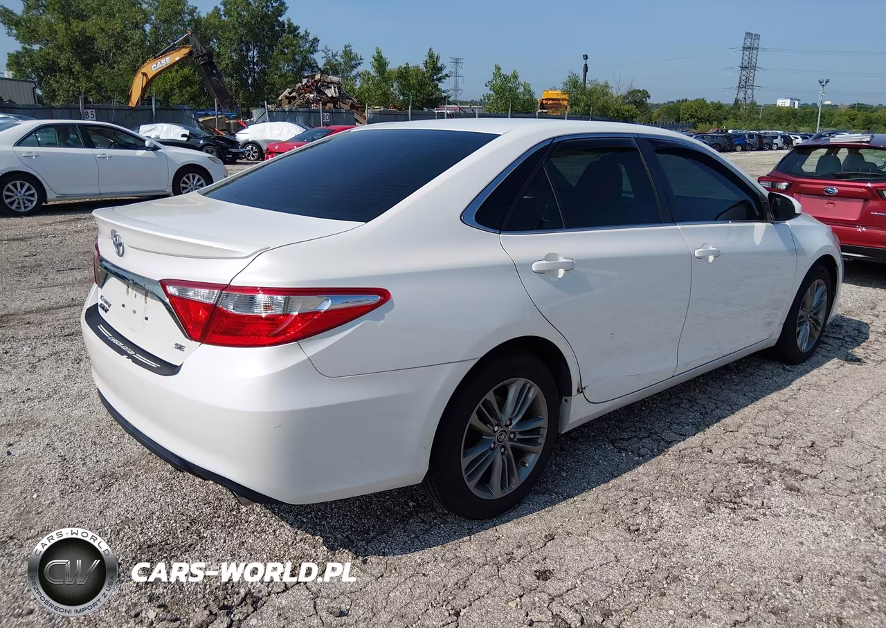 2015 Toyota Camry Se VIN:4T1BF1FK6FU933016 - 4