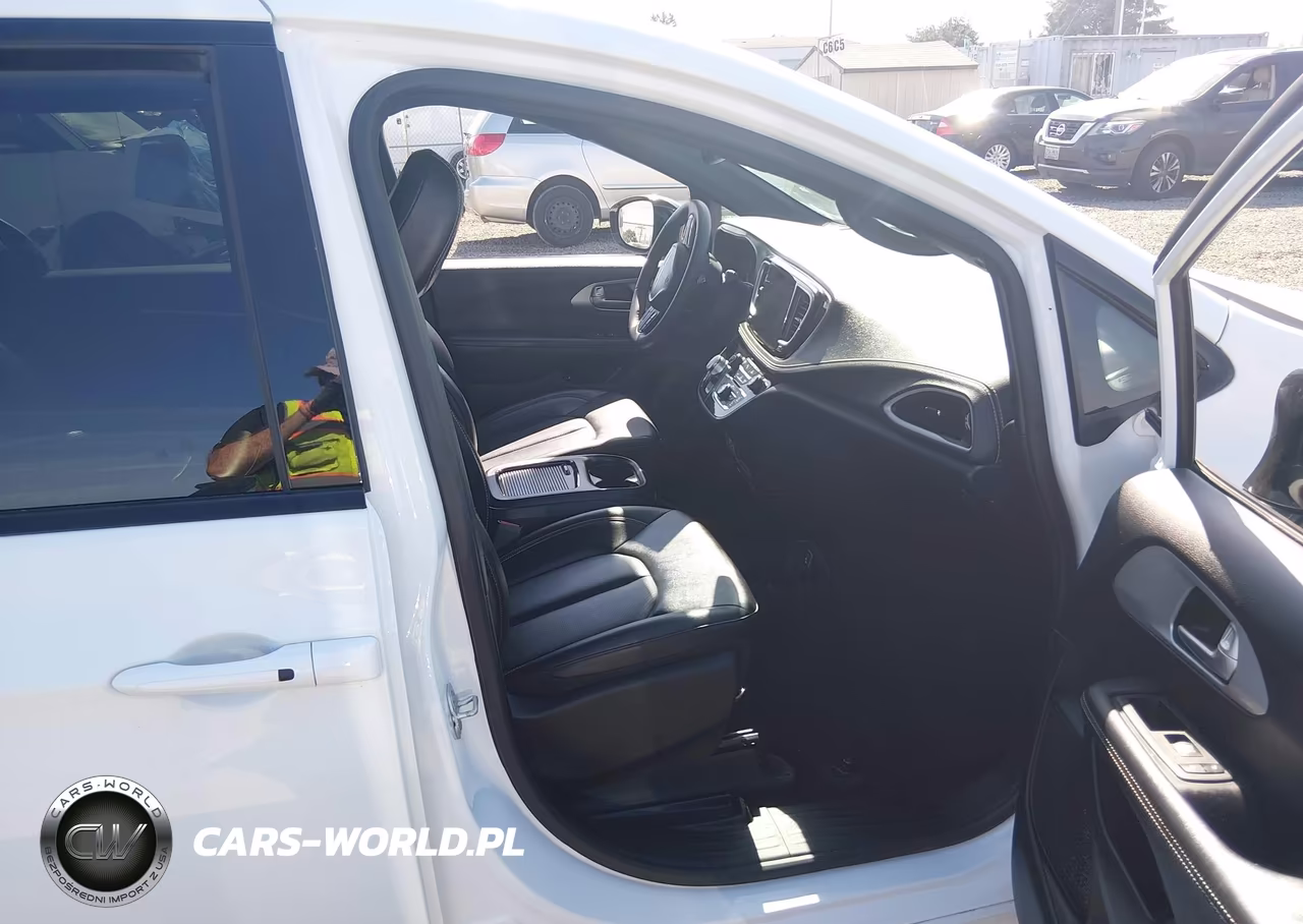 2024 Chrysler Pacifica Hybrid S Appearance Pkg VIN:2C4RC1S77RR112019 - 5