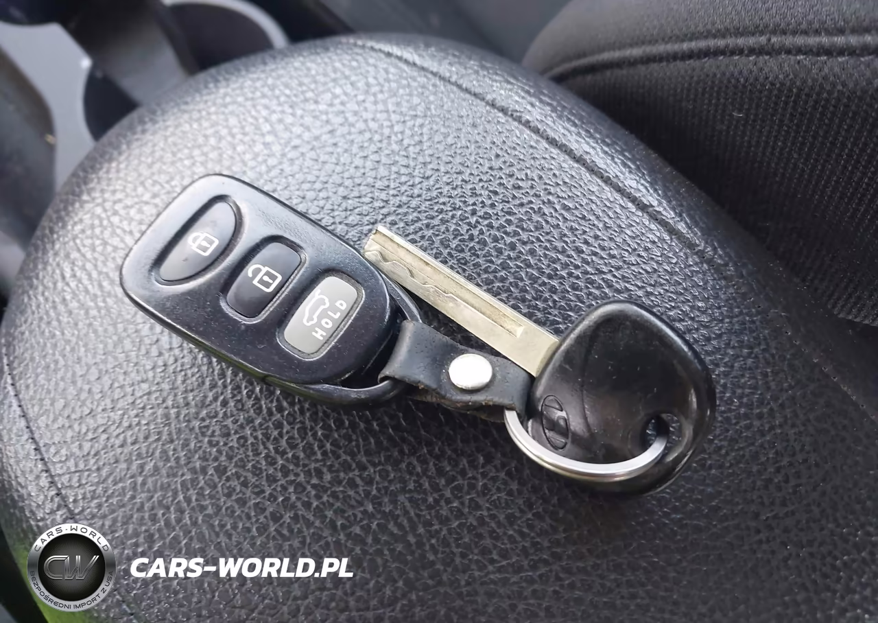 2016 Hyundai Veloster VIN:KMHTC6AD2GU274548 - 11