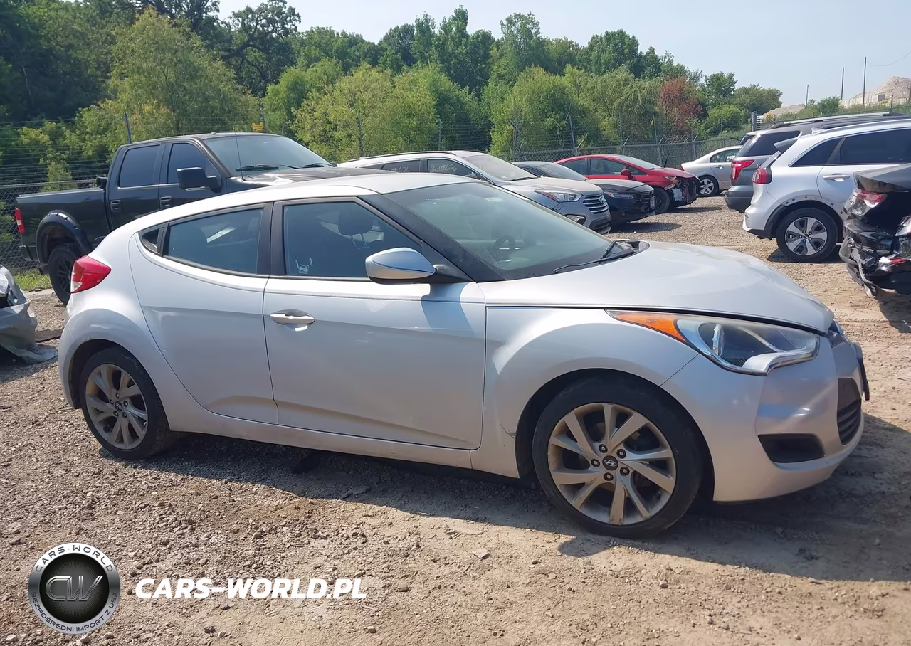 2016 Hyundai Veloster VIN:KMHTC6AD2GU274548 - 13