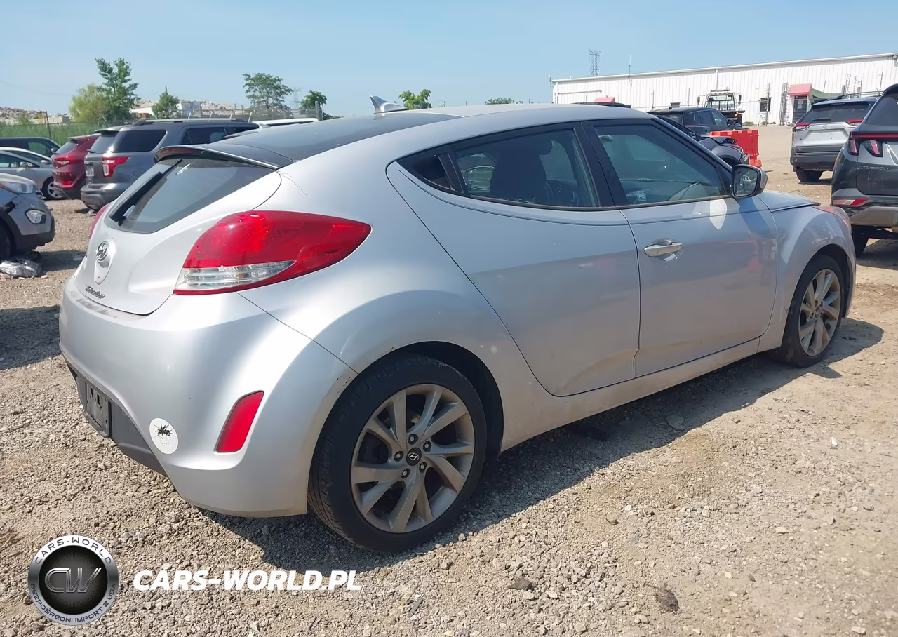 2016 Hyundai Veloster VIN:KMHTC6AD2GU274548 - 4