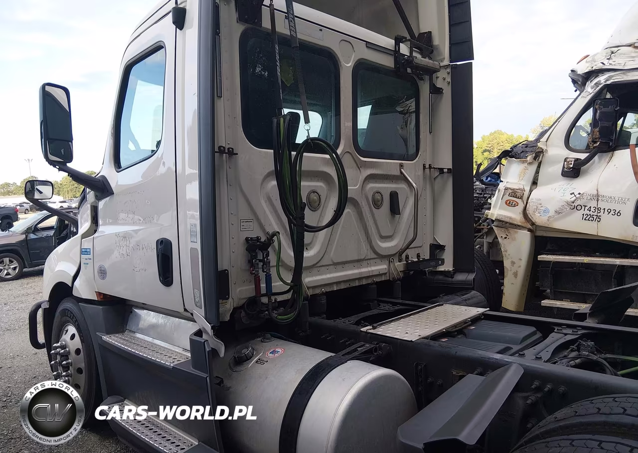 2020 Freightliner New Cascadia 126 VIN:3AKJHLDV0LSLF0499 - 14