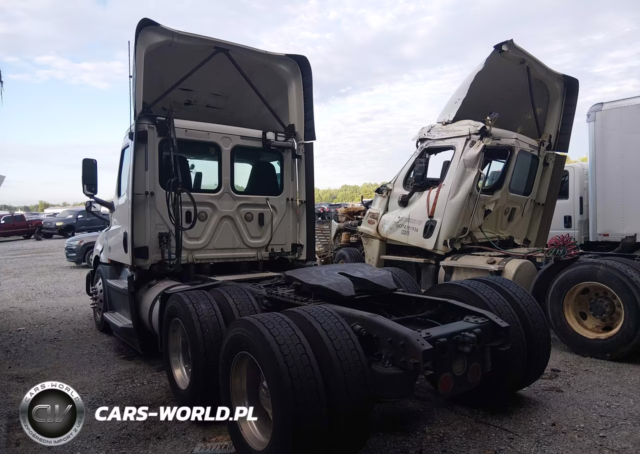 2020 Freightliner New Cascadia 126 VIN:3AKJHLDV0LSLF0499 - 3