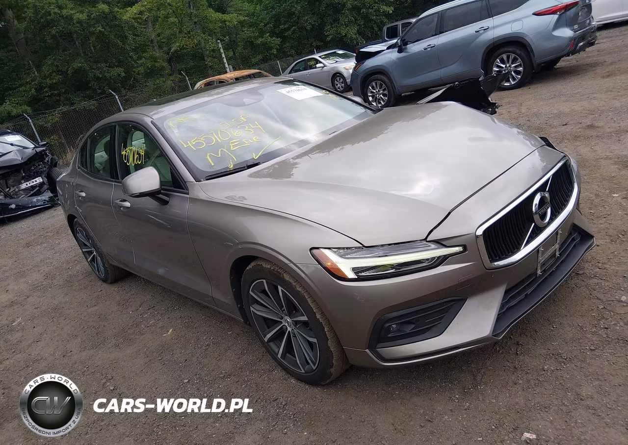 2021 Volvo S60 T6 Momentum – zdjęcie 1 z 16
