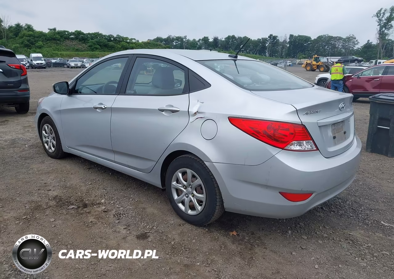 2013 Hyundai Accent Gls VIN:KMHCT4AE3DU586029 - 3