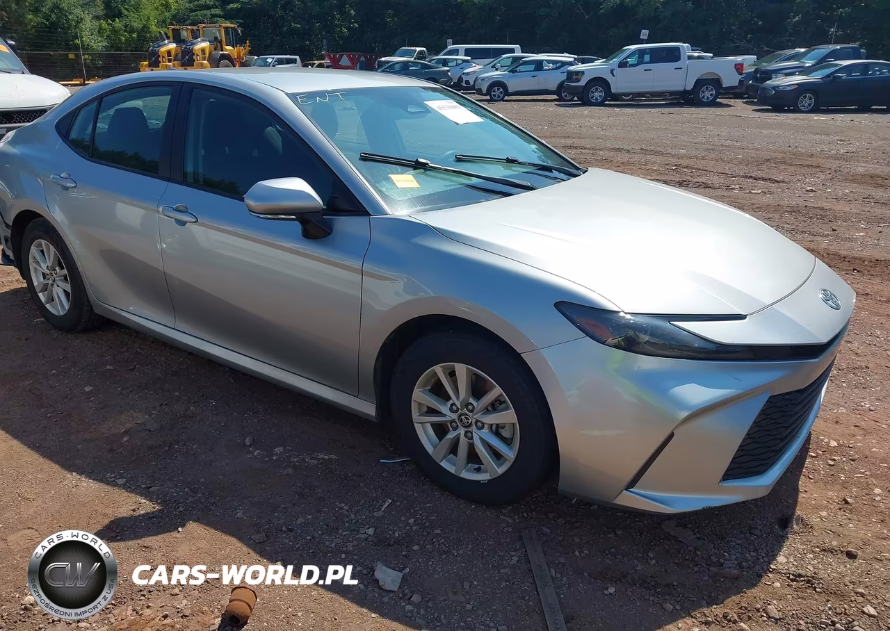 2025 Toyota Camry Le – zdjęcie 1 z 16