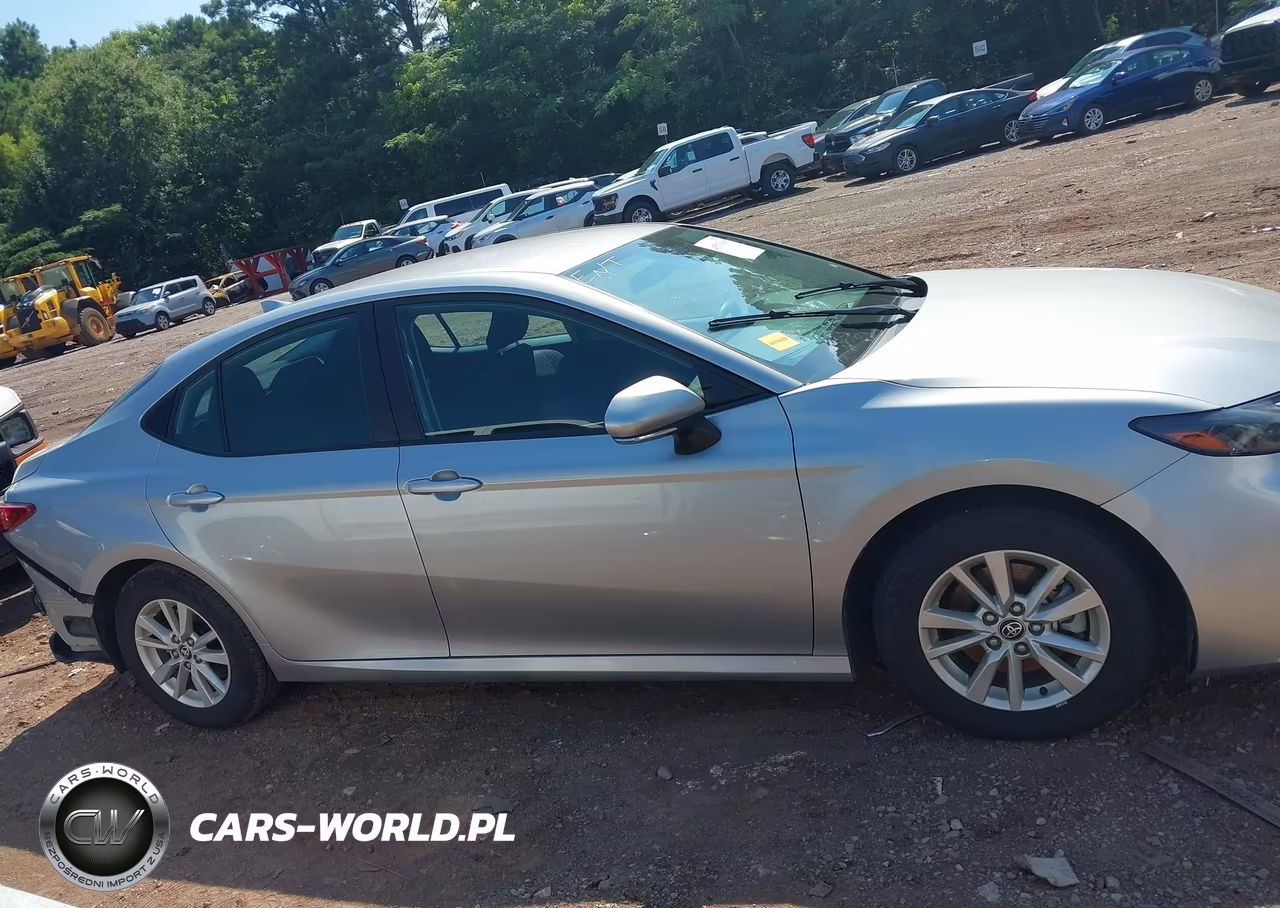 2025 Toyota Camry Le VIN:4T1DAACK3SU025953 - 13
