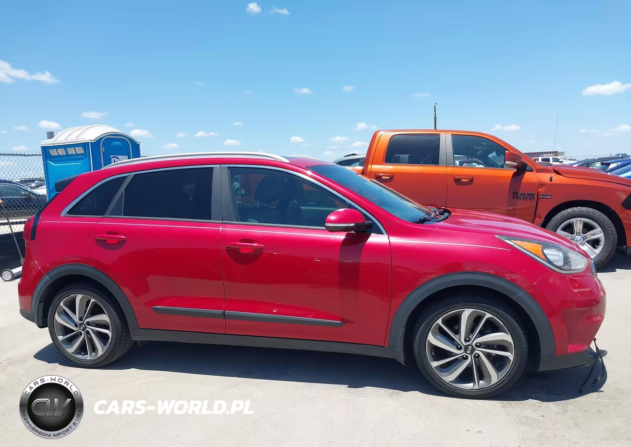 2018 Kia Niro Touring VIN:KNDCE3LC3J5117310 - 14