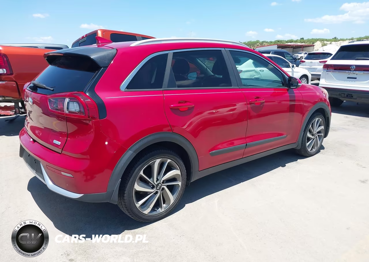 2018 Kia Niro Touring VIN:KNDCE3LC3J5117310 - 4