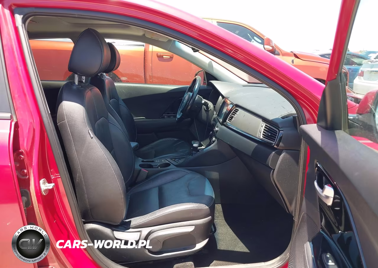 2018 Kia Niro Touring VIN:KNDCE3LC3J5117310 - 5