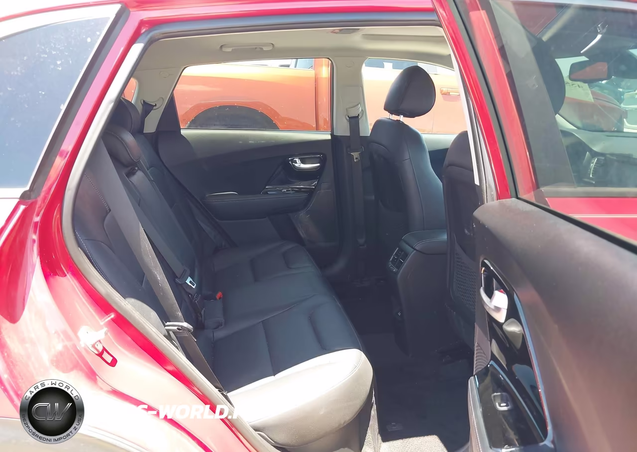 2018 Kia Niro Touring VIN:KNDCE3LC3J5117310 - 8