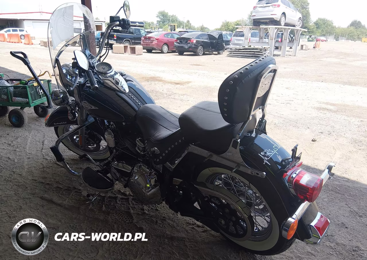 2013 Harley-Davidson Flstc Heritage Softail Classic VIN:1HD1BWV13DB053030 - 3