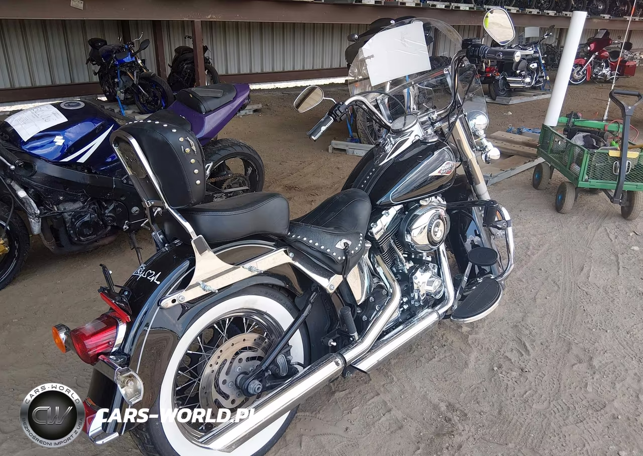 2013 Harley-Davidson Flstc Heritage Softail Classic VIN:1HD1BWV13DB053030 - 4