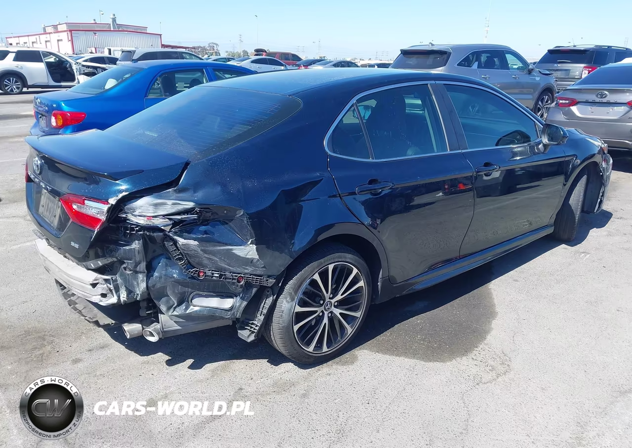 2018 Toyota Camry Se VIN:4T1B11HK7JU653139 - 4
