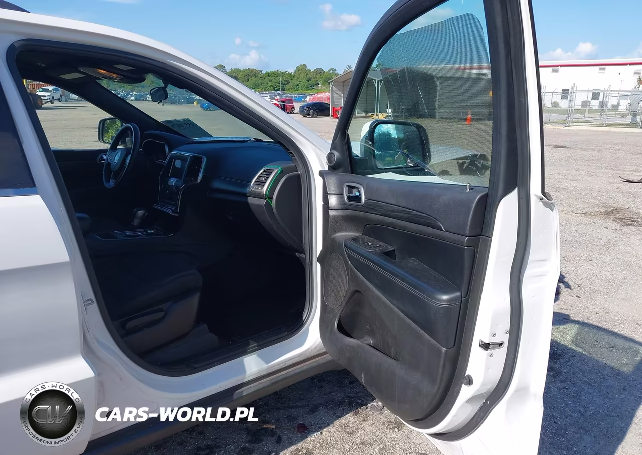 2019 Jeep Grand Cherokee Laredo E 4X4 VIN:1C4RJFAG6KC579774 - 5