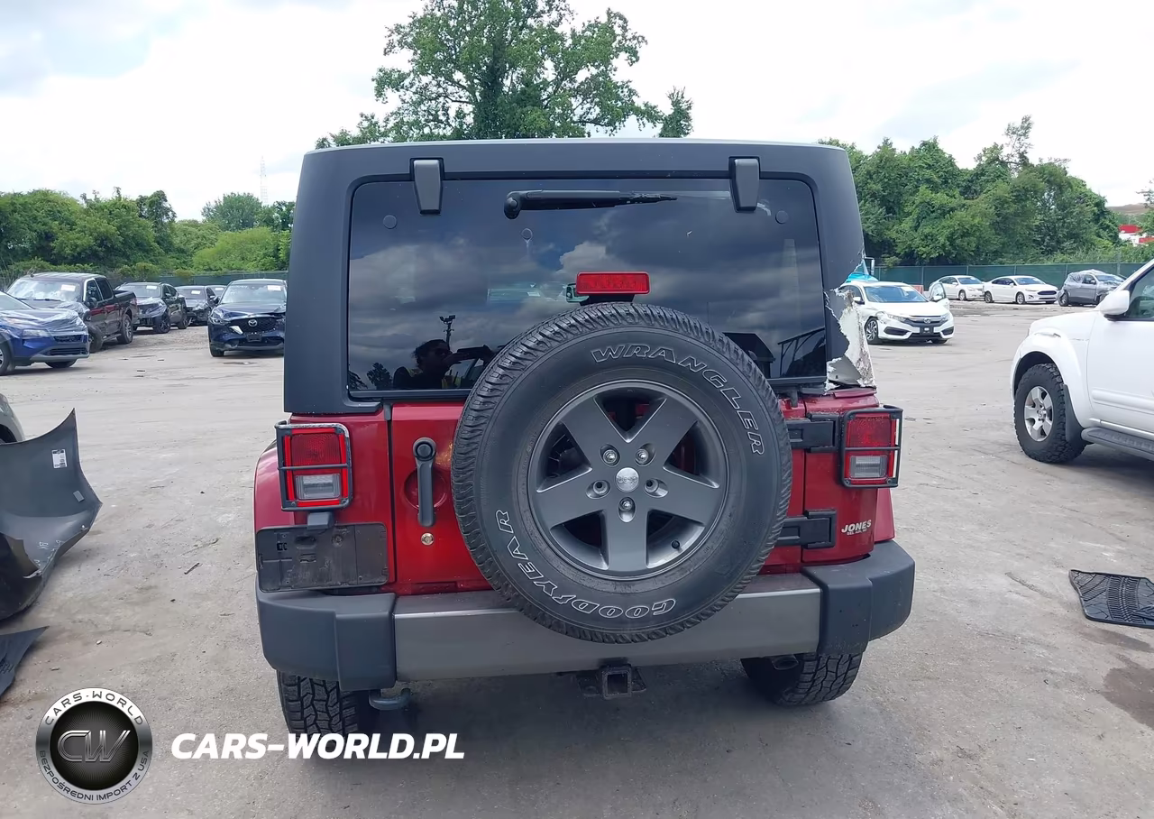 2013 Jeep Wrangler Unlimited Freedom Edition VIN:1C4BJWDGXDL588588 - 16